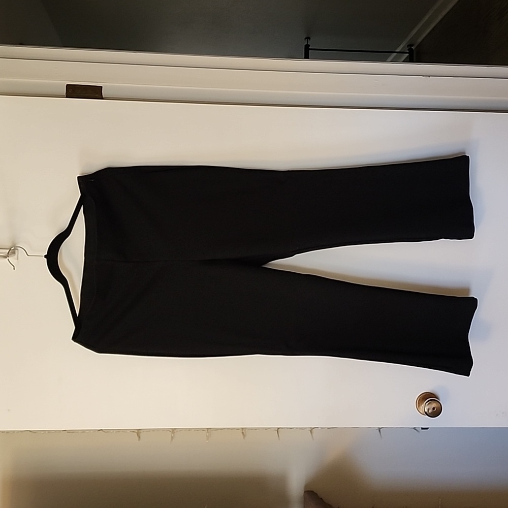 Crown and Ivy Cropped Pants